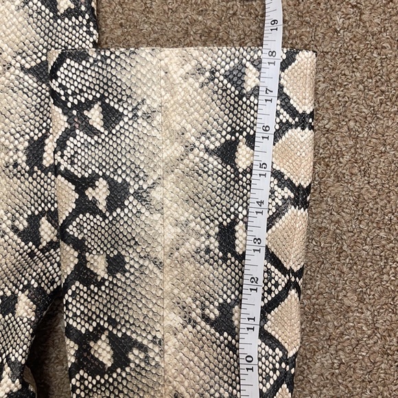 Brand new Madden Girl Woman’s Boots. Size 6. Comes with box but no top. - Picture 9 of 10